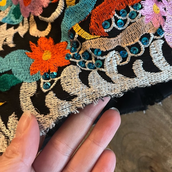 Beaded & embroidered crop top - Picture 4 of 6
